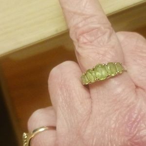 Size 7 peridot in 925 silver.. approx 3 -4cts total...